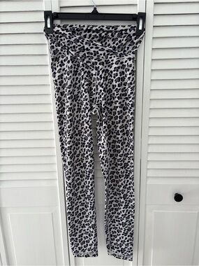 NWOT Aerie Gray and Black Leopard Print Crossover Leggings